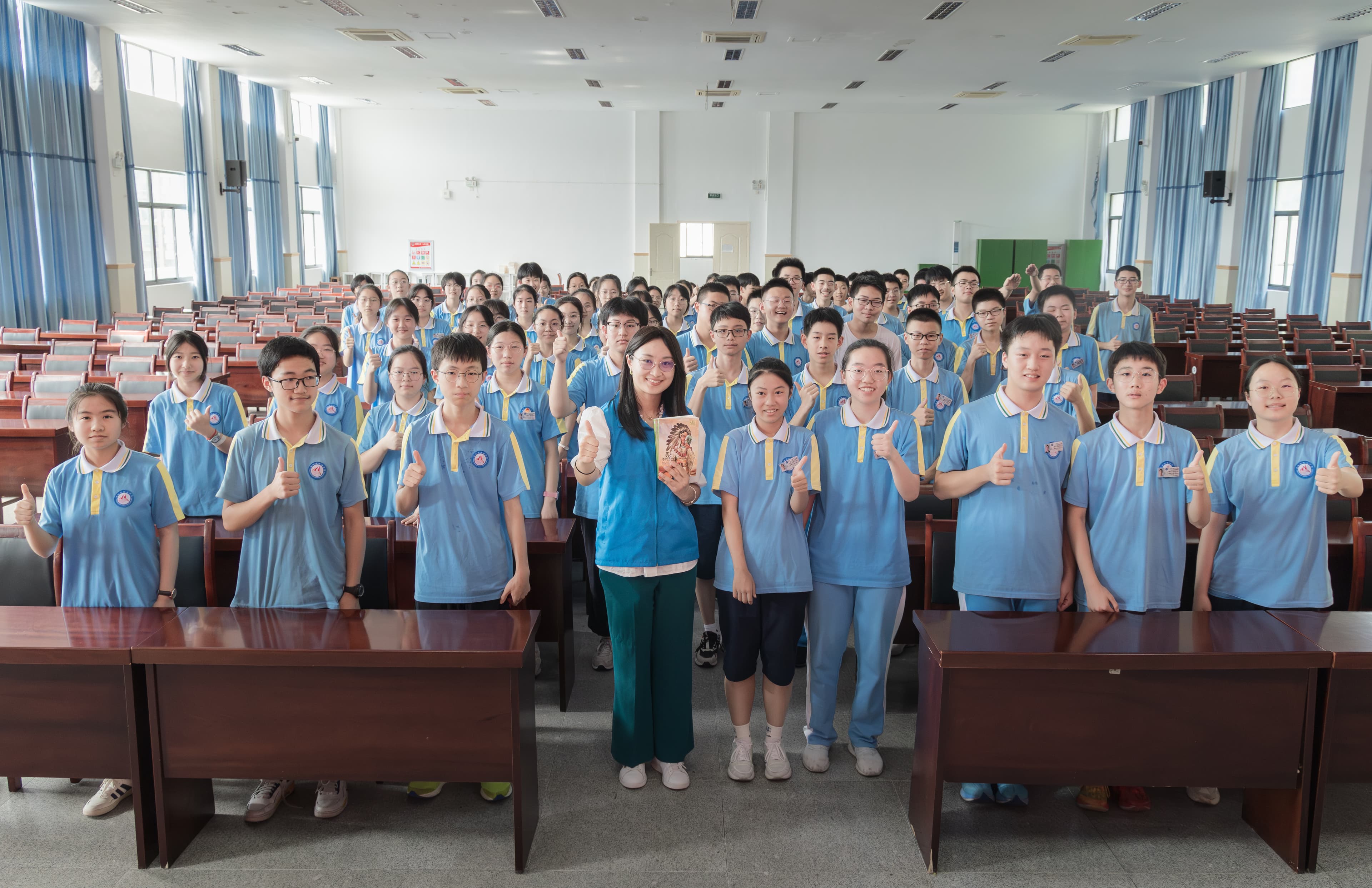 阅读点亮童心，书香溢满乐园